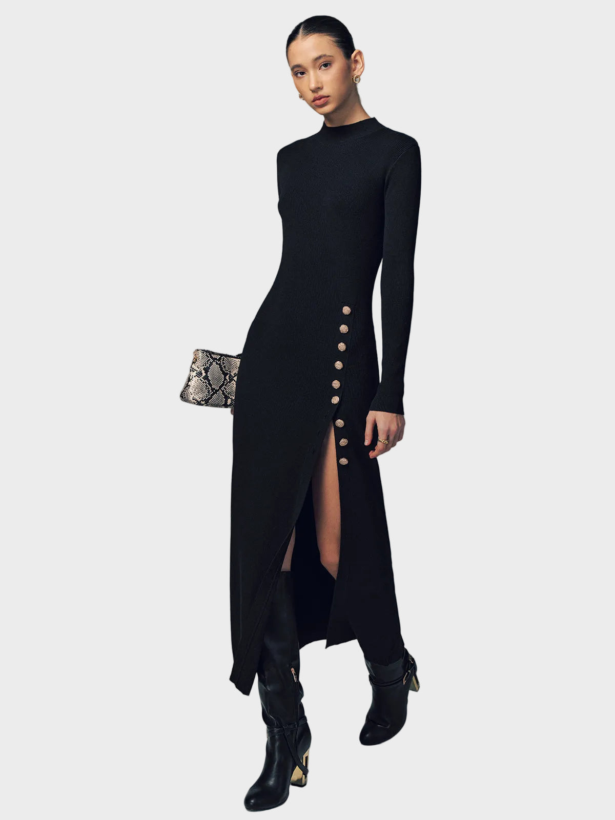 Emma – Geripptes Maxi-Strickkleid mit Schlitz und seitlichen Knöpfen – Ansicht 2