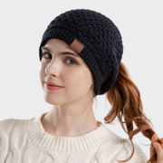 Vangie – Strickmütze für Damen mit Zopföffnung – Ansicht 5