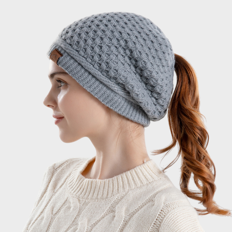 Vangie – Strickmütze für Damen mit Zopföffnung – Ansicht 3