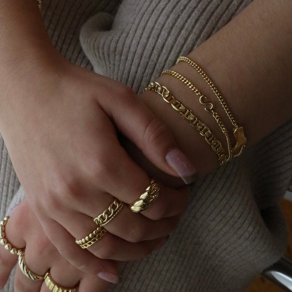 Ring mit Kette