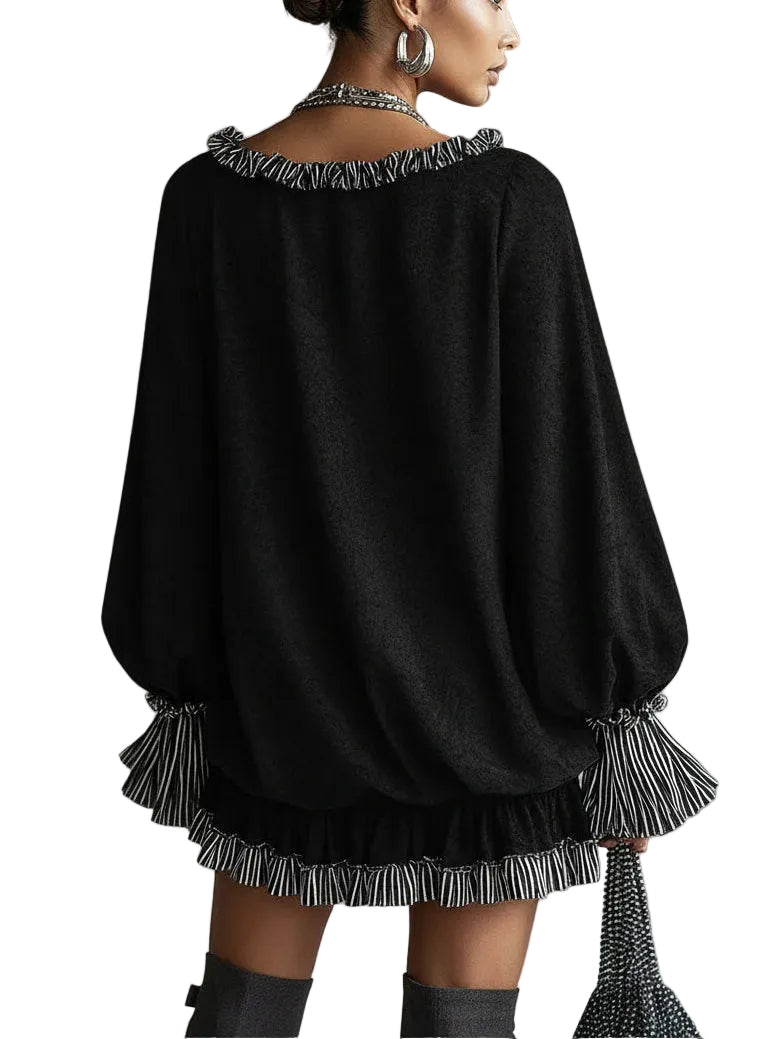 Bella – Schwarzes Minikleid aus Wildlederimitat mit Streifen und Rüschen