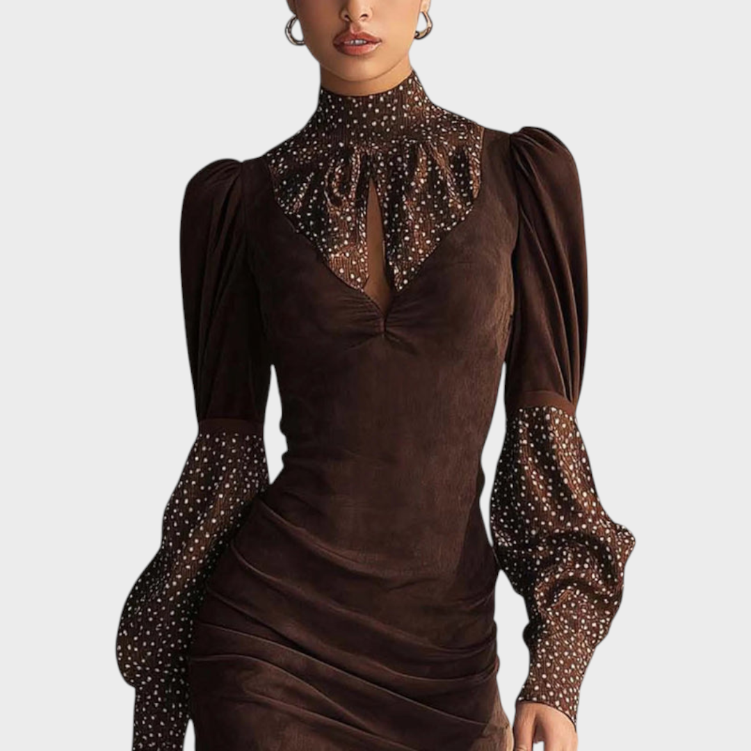 Laira – Figurbetontes Kleid aus braunem Wildlederimitat mit Satin-Punkten