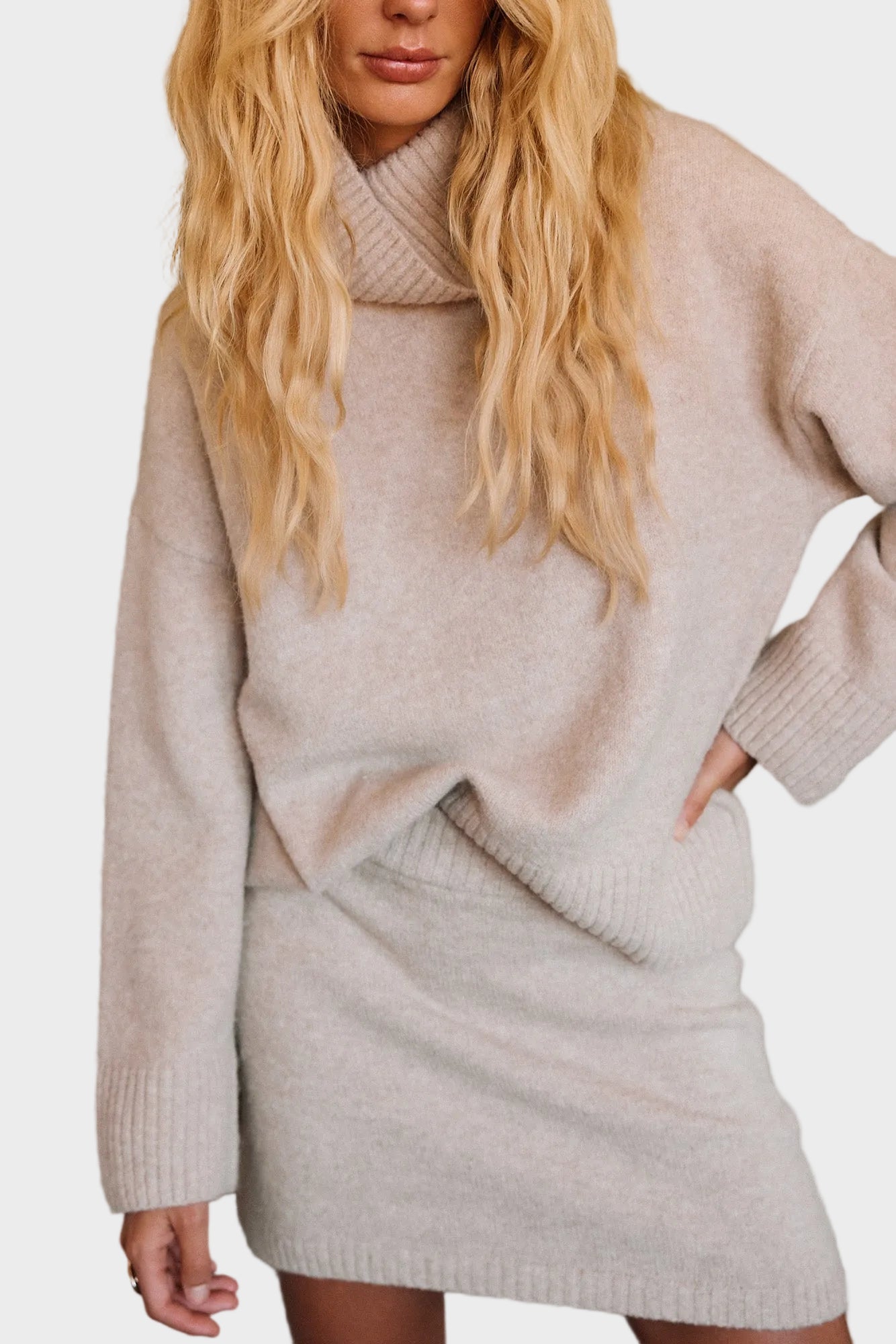 Alyssa – Oversized Strick-Rollkragenpullover für Damen in Haferbeige – Ansicht 5