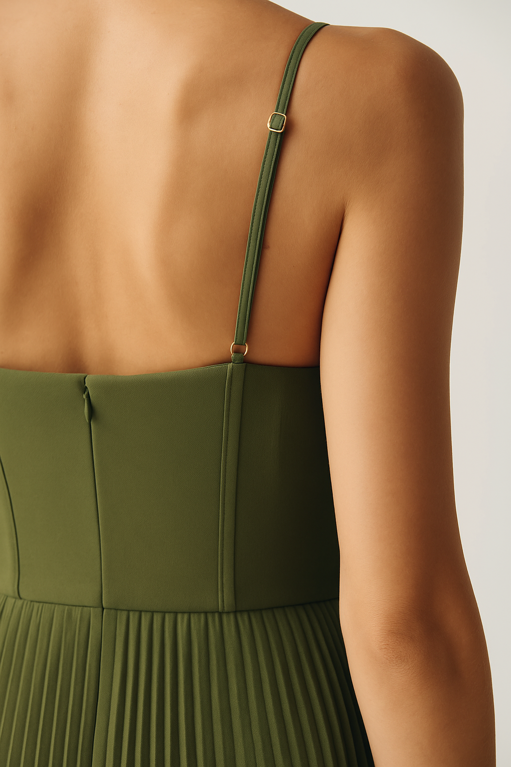 Olivia – Moderne Eleganz — Kleid mit offenem Rücken