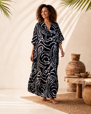 Boho Kaftan Kleid aus Rayon – Schwarz Weiß Tribal Waves