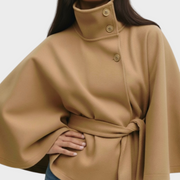 Shayla – Kamelfarbenes Cape mit hohem Kragen und Gürtel – Ansicht 6