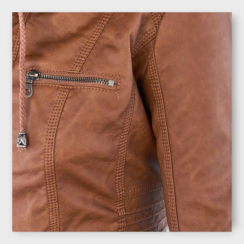 Moderne Lederjacke mit Kapuze und zeitloser Linienführung