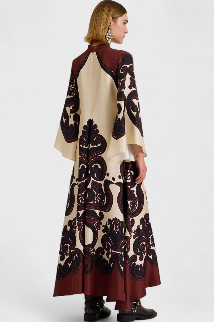 Maritza – Maxikleid für Damen mit hohem Kragen und Wasserfallärmeln – Ansicht 4
