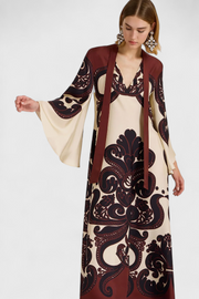 Maritza – Maxikleid für Damen mit hohem Kragen und Wasserfallärmeln – Ansicht 5