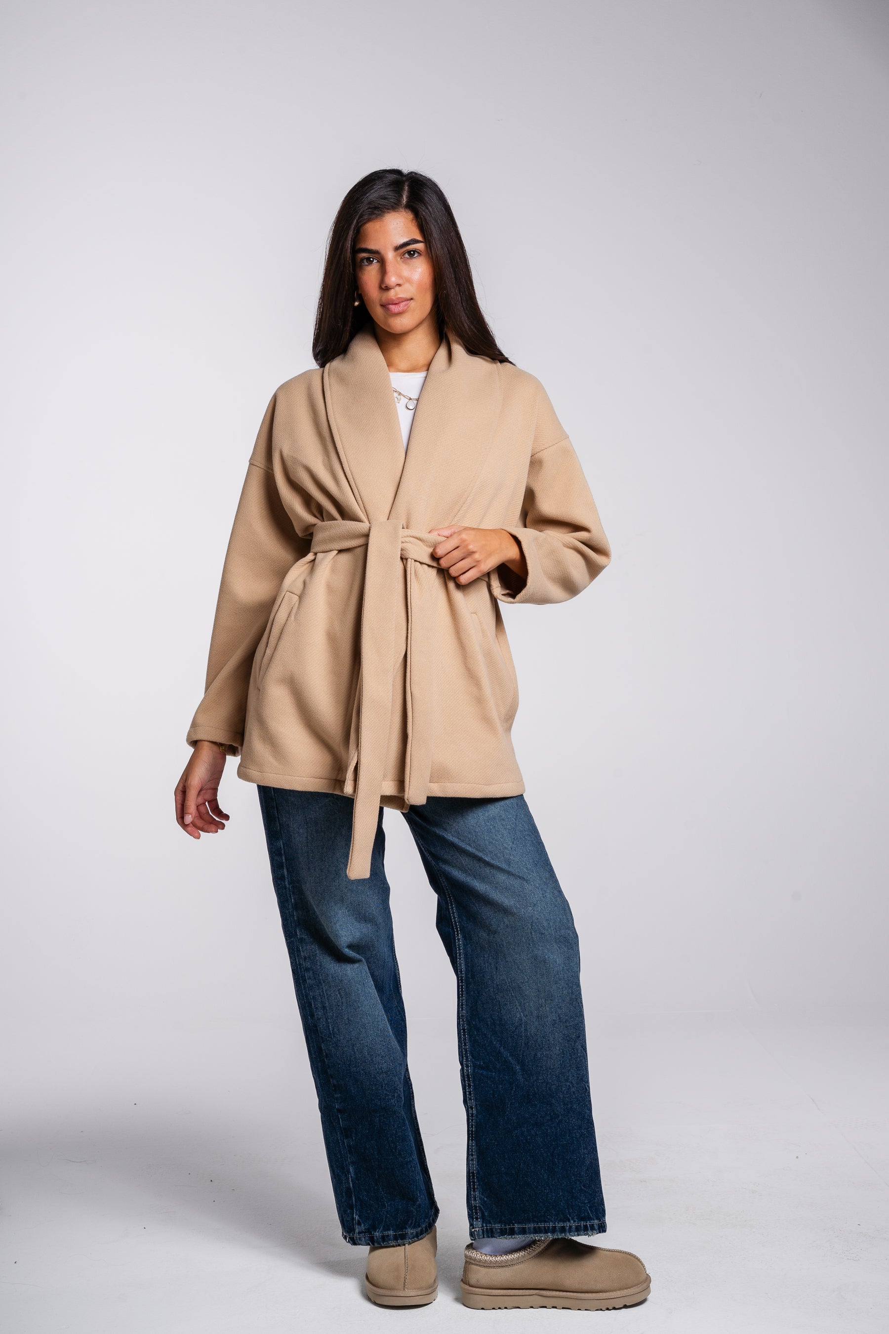 Laura – Leichte beige Damenjacke mit elegantem Fall – Ansicht 4