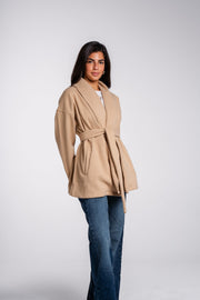 Laura – Leichte beige Damenjacke mit elegantem Fall – Ansicht 5