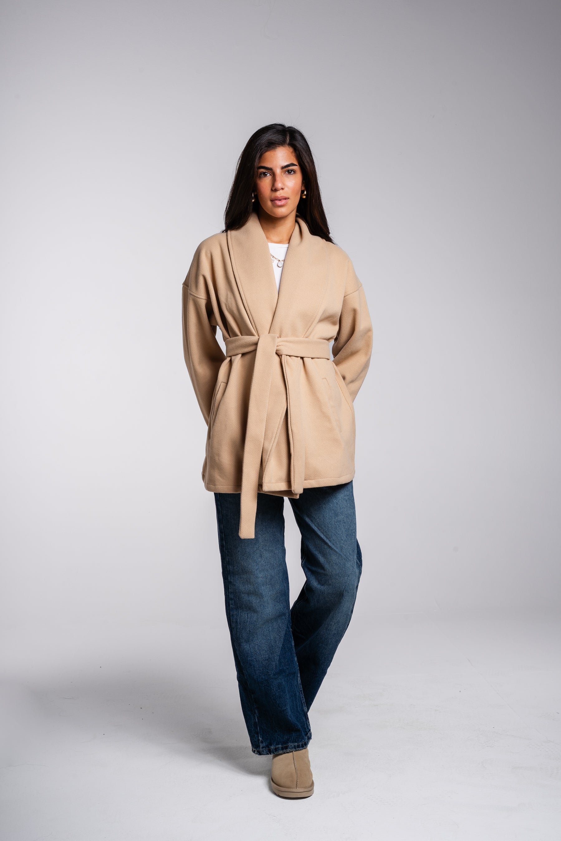 Laura – Leichte beige Damenjacke mit elegantem Fall – Ansicht 6
