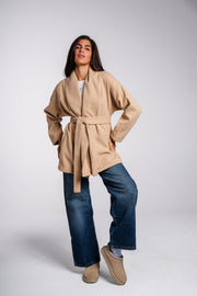 Laura – Leichte beige Damenjacke mit elegantem Fall – Ansicht 9