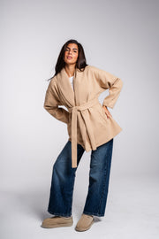 Laura – Leichte beige Damenjacke mit elegantem Fall – Ansicht 10