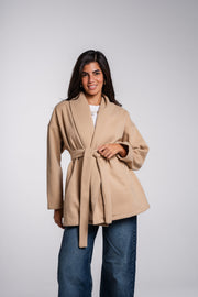 Laura – Leichte beige Damenjacke mit elegantem Fall