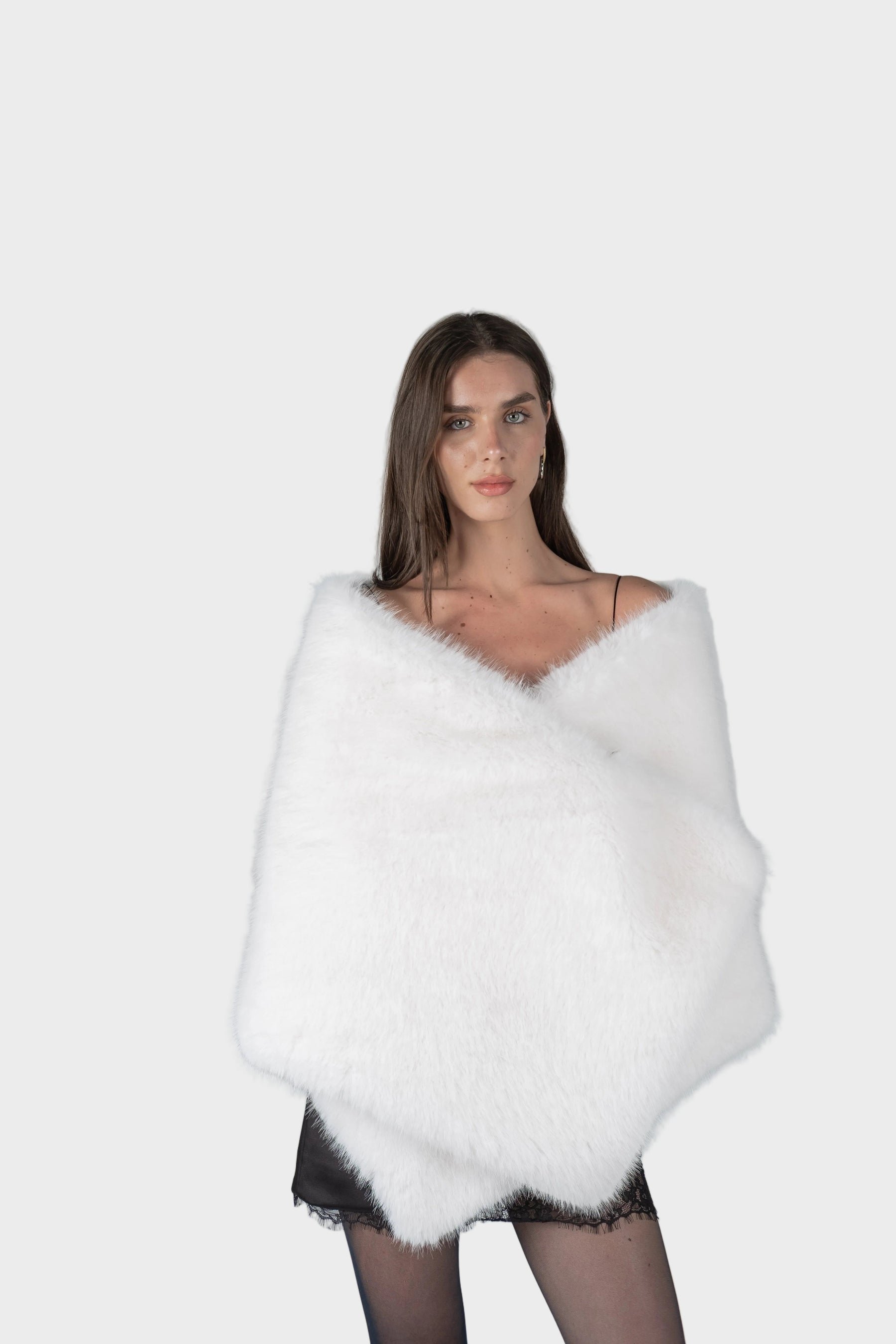 Kayla – Eleganter Kunstpelz-Schal für Damen – Ansicht 2