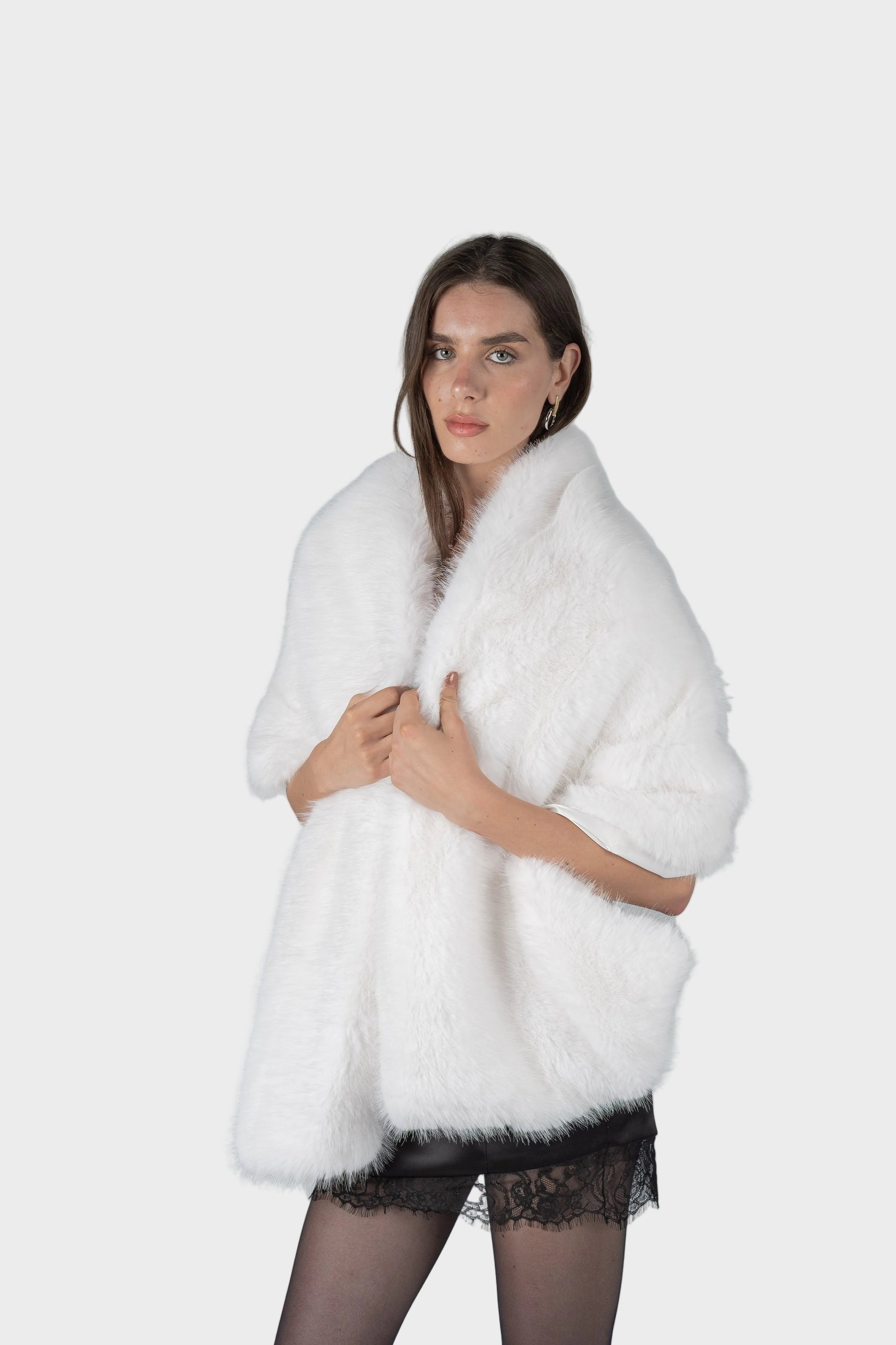 Kayla – Eleganter Kunstpelz-Schal für Damen – Ansicht 7