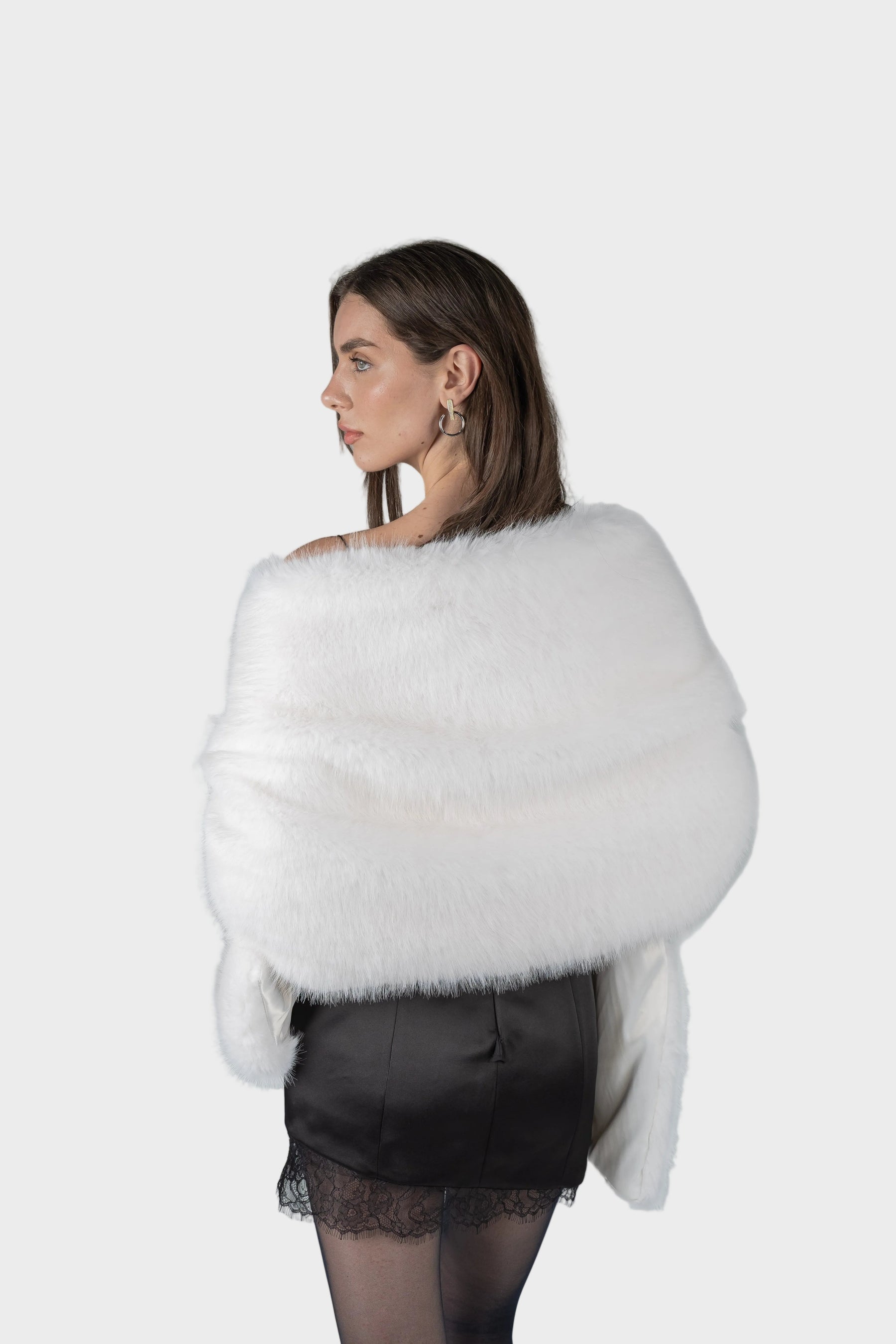 Kayla – Eleganter Kunstpelz-Schal für Damen – Ansicht 8