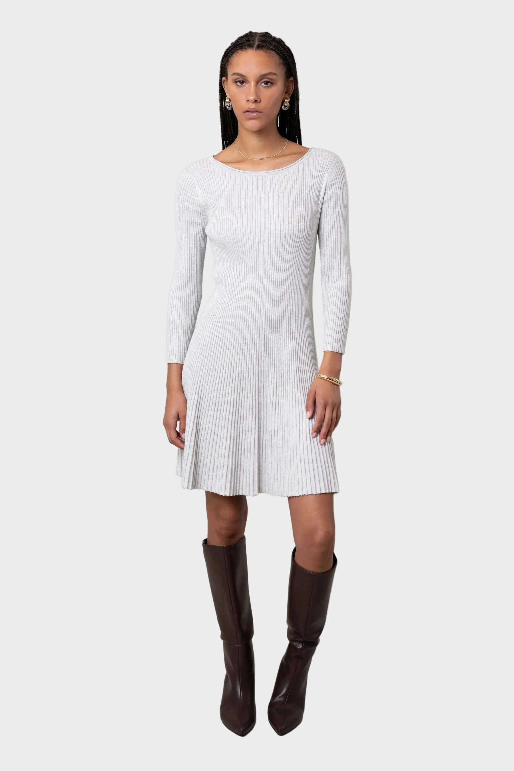 Jia – Plissiertes Strickkleid mit U-Boot-Ausschnitt und langen Ärmeln