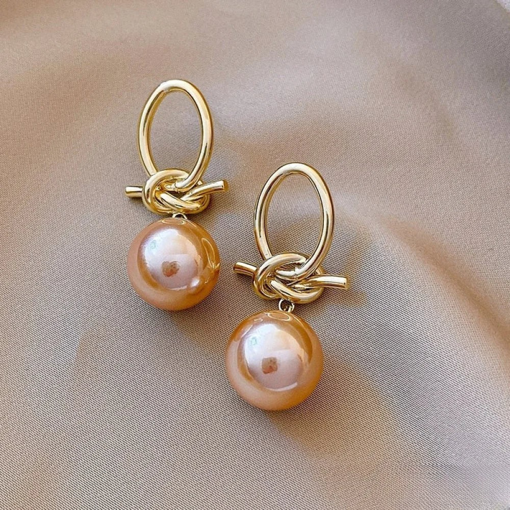 Goldene Creolen für Damen mit Perle – Ansicht 2