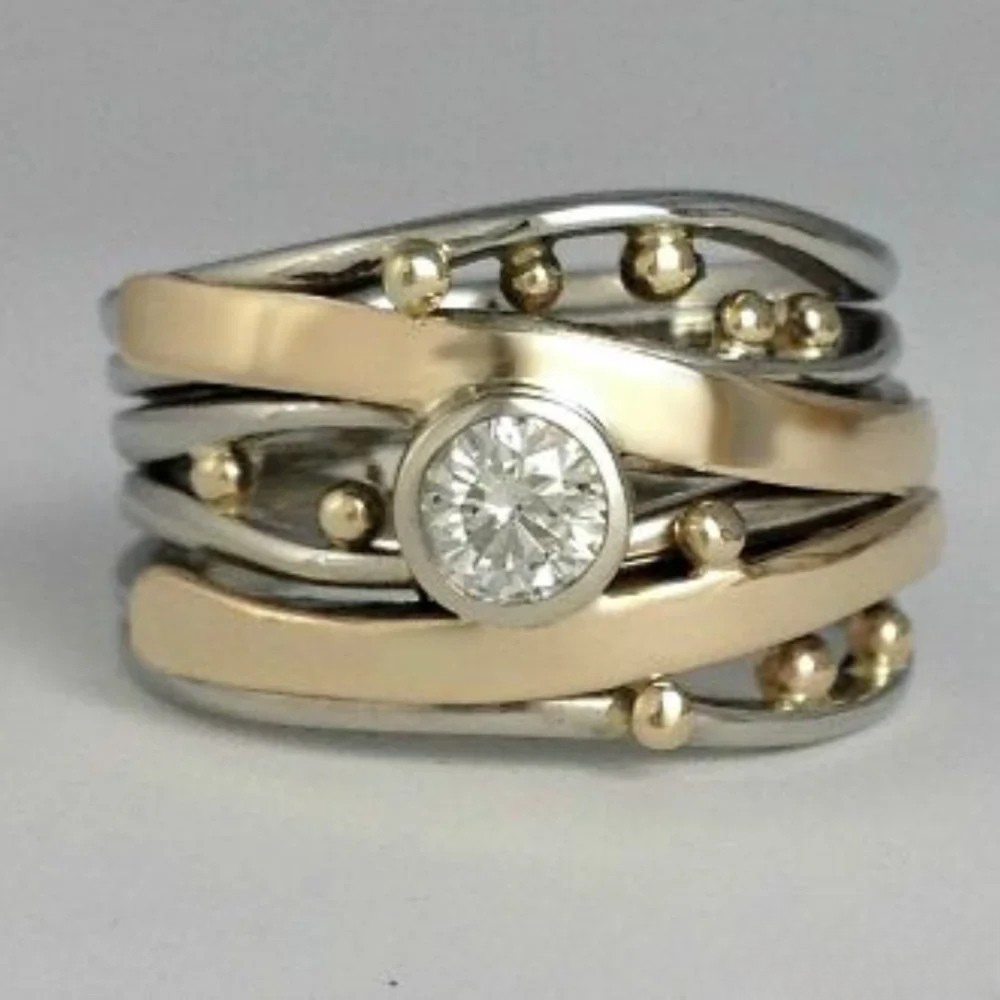 Klassischer Goldring mit Zirkonia-Einsätzen