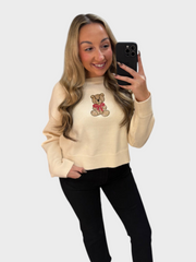 Titania – Teddyjacke für Damen in Sand mit Perlendetails – Ansicht 2