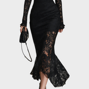 Fern – Schwarzes Spitzenkleid mit Meerjungfrauensaum – Ansicht 4
