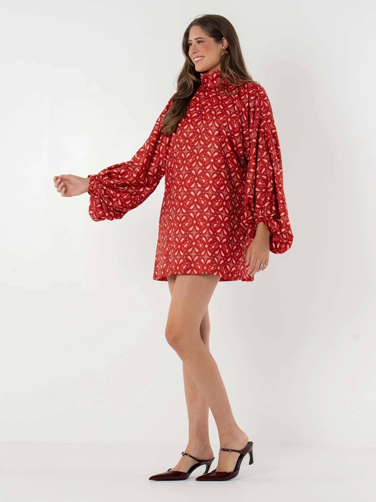 Kayla – Boho-Minikleid mit rotem Blumenmuster und Laternenärmeln