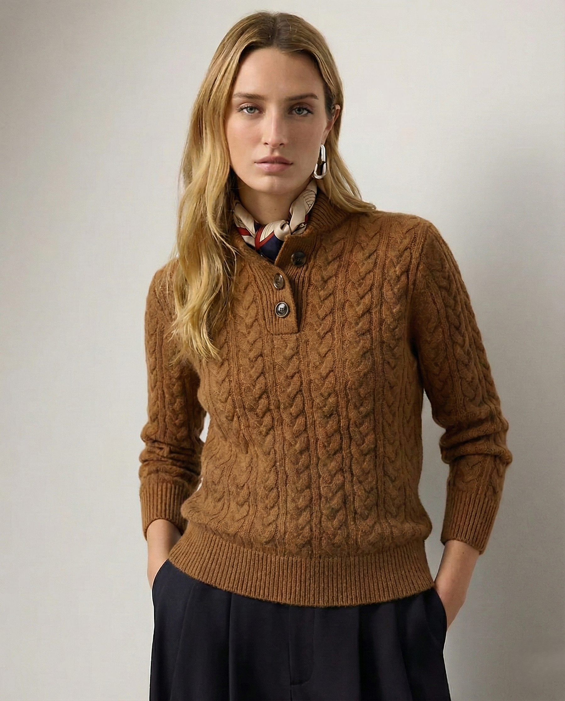 Liza – Kaschmirpullover für Damen mit Zopfmuster und Knöpfen