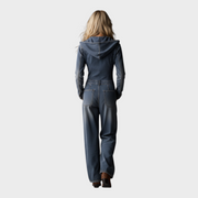 Katelyn – Grau-blaues Jeanskleid mit Kapuze und Frontreißverschluss – Ansicht 3
