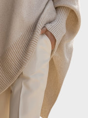 Beiger Strickponcho-Pullover für Damen in weiter Passform – Ansicht 5