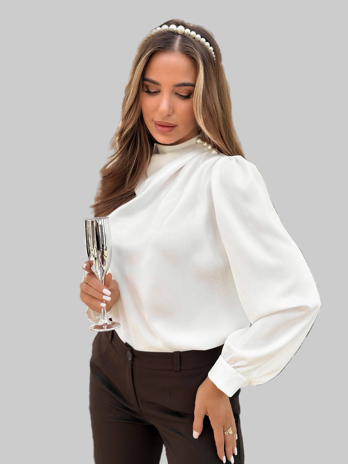 Satinbluse mit Perlen
