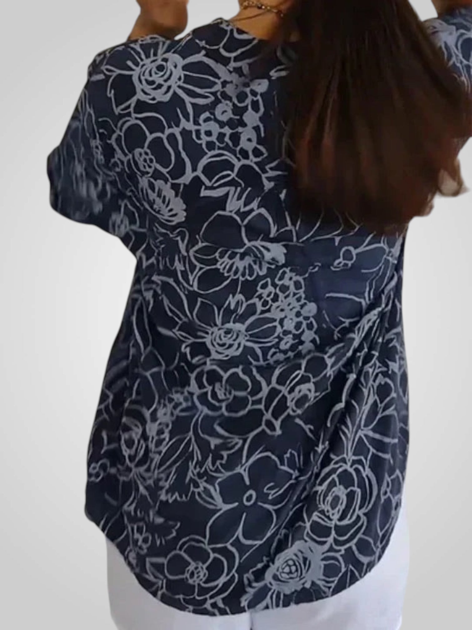 Daria – Bedruckte Bluse für Damen mit Blumenmuster und V-Ausschnitt – Ansicht 3