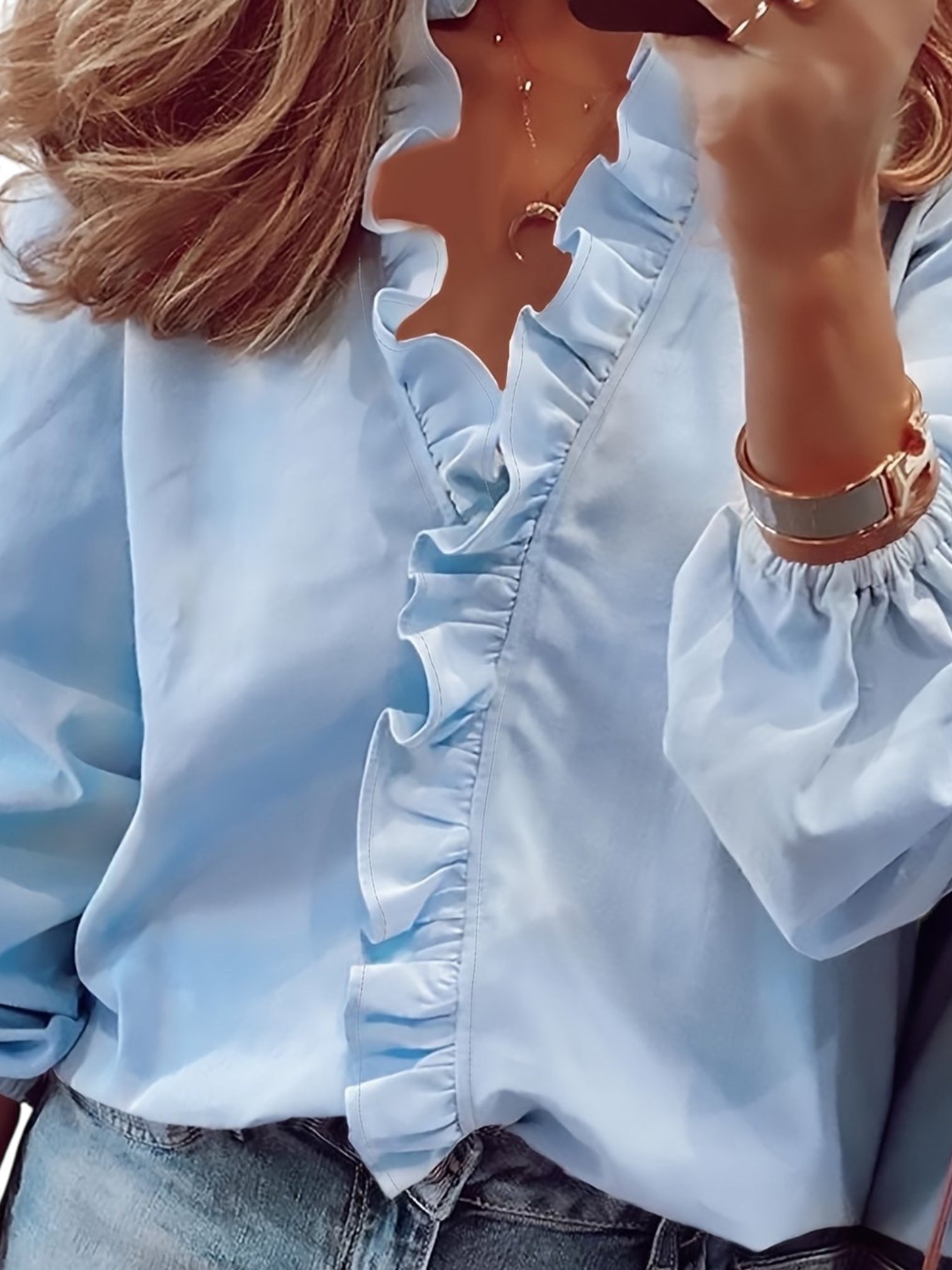Angeline – Rüschenbluse für Damen mit V-Ausschnitt – Ansicht 2
