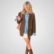 Laila – Klassische braune Wildlederjacke für Damen – Ansicht 3