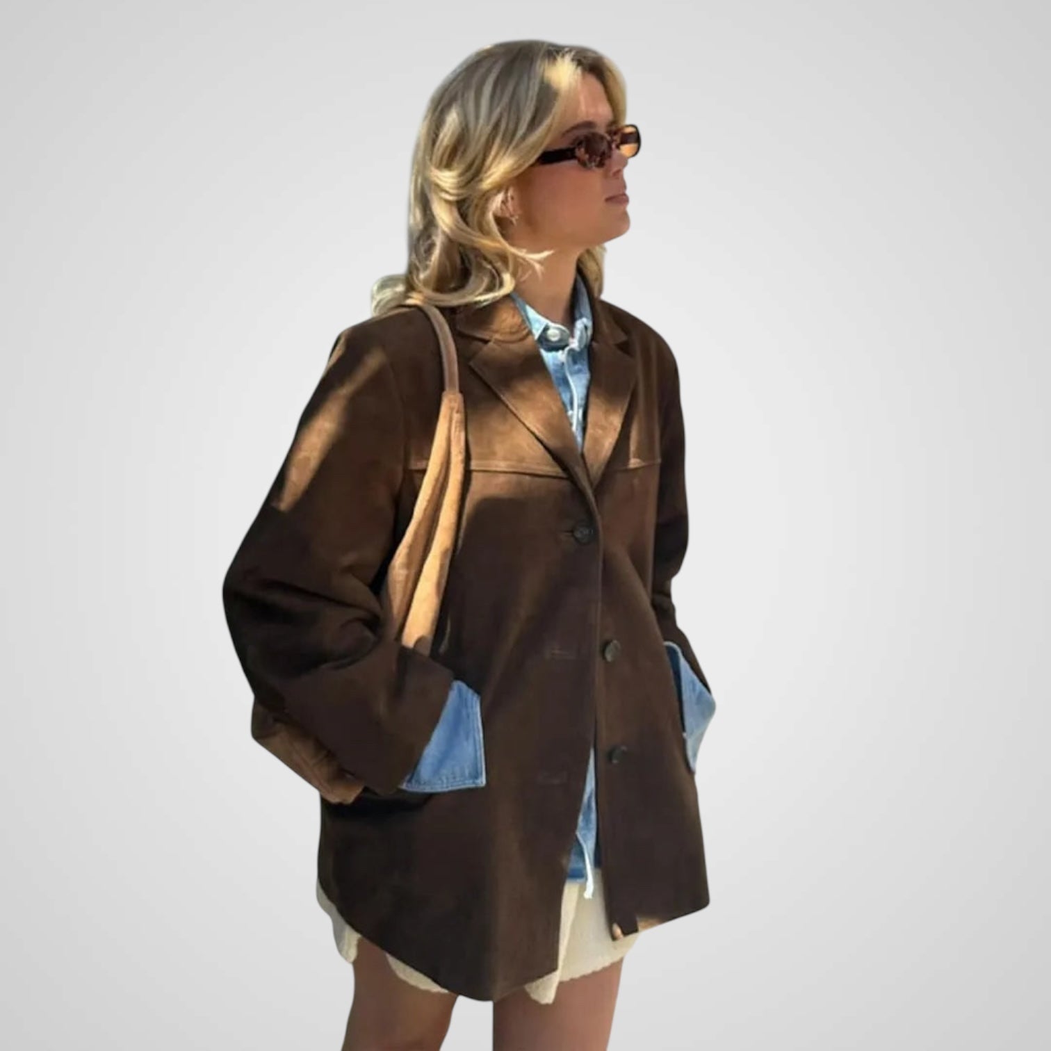 Laila – Klassische braune Wildlederjacke für Damen – Ansicht 4