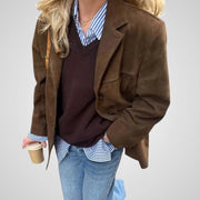Laila – Klassische braune Wildlederjacke für Damen – Ansicht 6