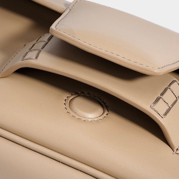 Ismene – Minimalistische Lederschultertasche für Damen mit Faltdeckel – Ansicht 12