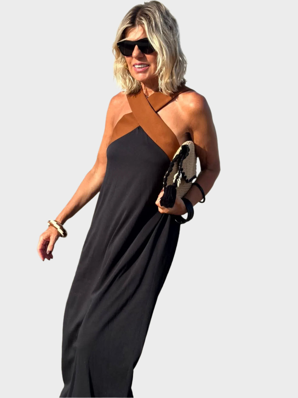Elegantes Kleid mit offenem Rücken und modernem gekreuztem Ausschnitt