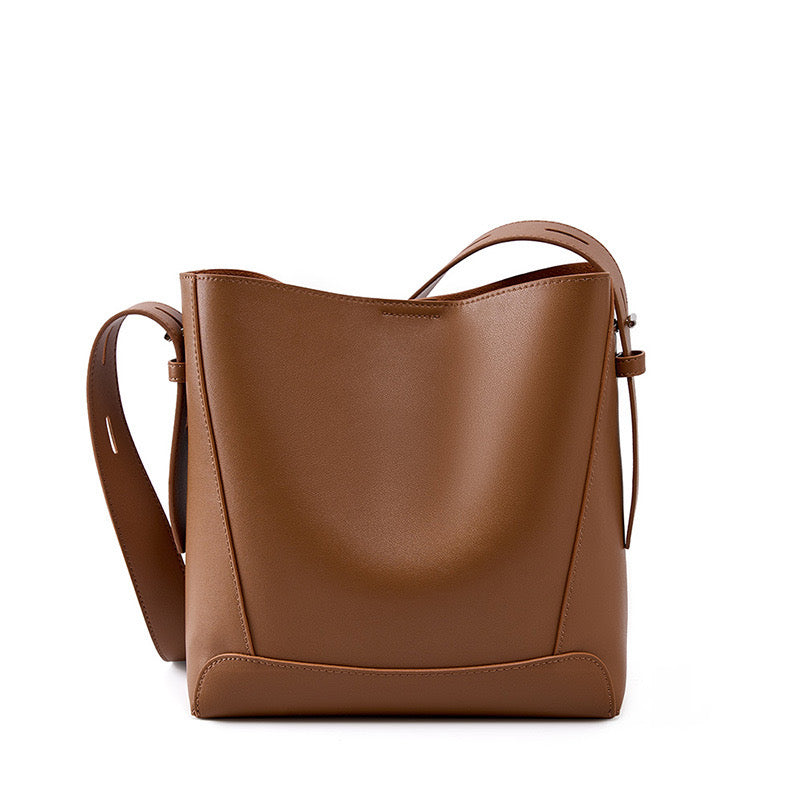 Dorothea – Übergroße Bucket-Schultertasche für Damen aus Leder