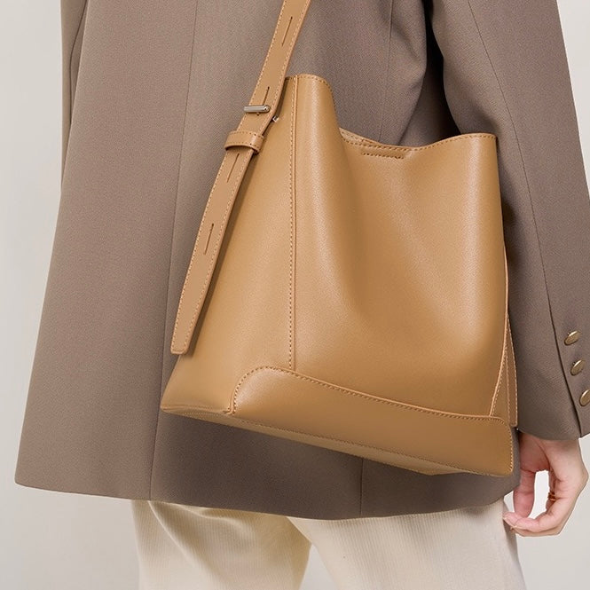Dorothea – Übergroße Bucket-Schultertasche für Damen aus Leder – Ansicht 7
