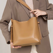 Dorothea – Übergroße Bucket-Schultertasche für Damen aus Leder – Ansicht 8