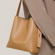 Dorothea – Übergroße Bucket-Schultertasche für Damen aus Leder – Ansicht 6