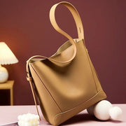 Dorothea – Übergroße Bucket-Schultertasche für Damen aus Leder – Ansicht 17