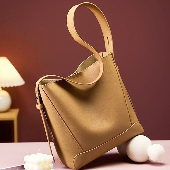 Dorothea – Übergroße Bucket-Schultertasche für Damen aus Leder – Ansicht 17