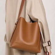 Dorothea – Übergroße Bucket-Schultertasche für Damen aus Leder – Ansicht 2