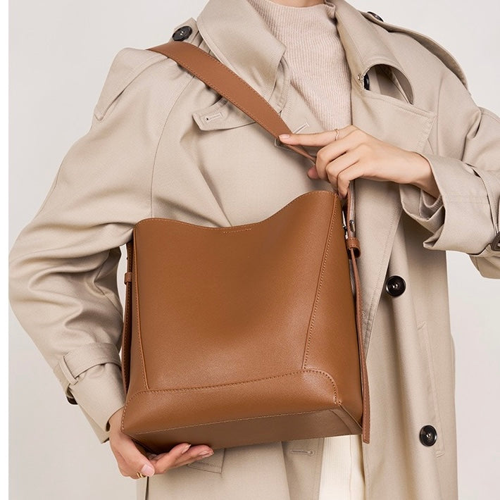 Dorothea – Übergroße Bucket-Schultertasche für Damen aus Leder – Ansicht 3