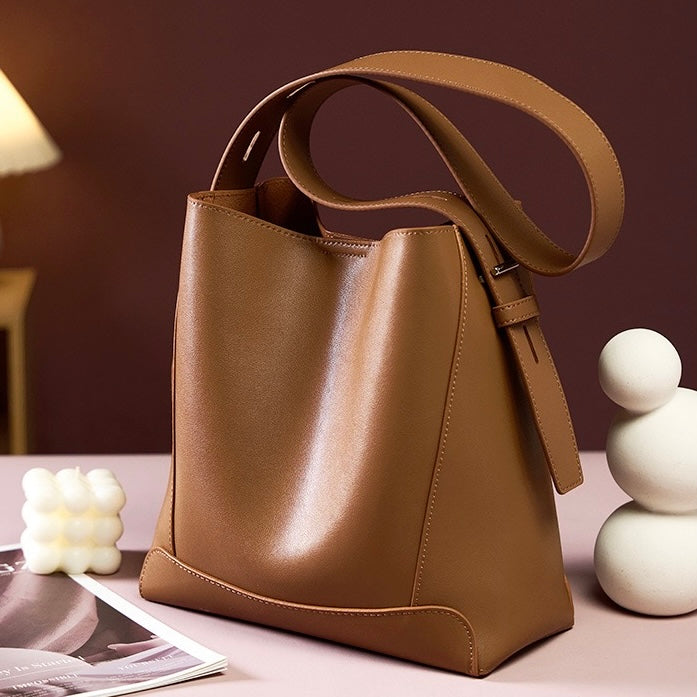 Dorothea – Übergroße Bucket-Schultertasche für Damen aus Leder – Ansicht 19