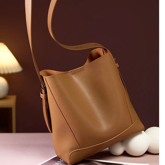 Dorothea – Übergroße Bucket-Schultertasche für Damen aus Leder – Ansicht 20
