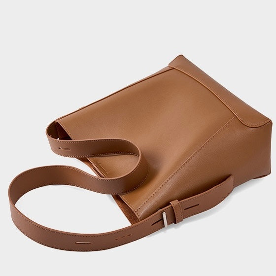 Dorothea – Übergroße Bucket-Schultertasche für Damen aus Leder – Ansicht 21